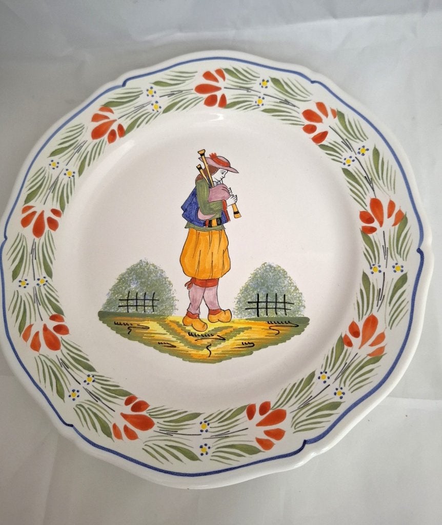 Henriot Quimper Bretagne doedelzakspeler verzamelbord, Antiek en Kunst, Ophalen of Verzenden