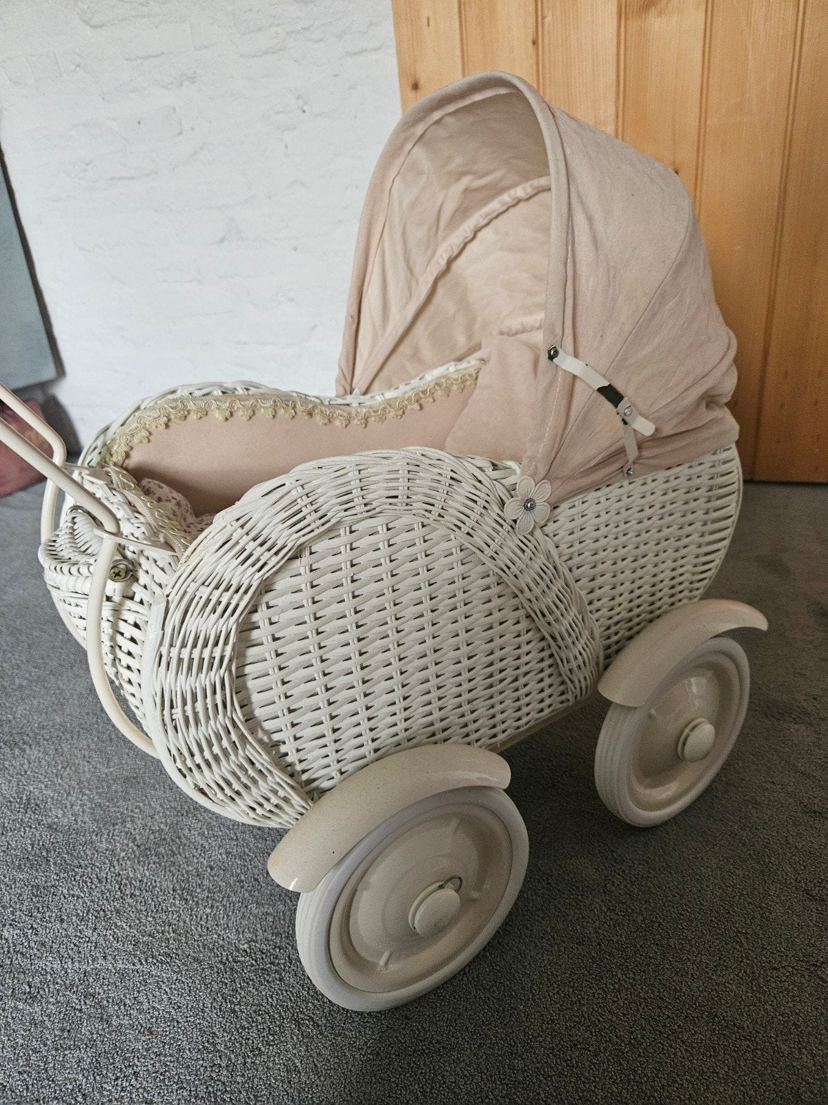 Mooie rieten poppenwagen - nooit gebruikt, voor de sier, Ophalen of Verzenden, Zo goed als nieuw, Overige typen