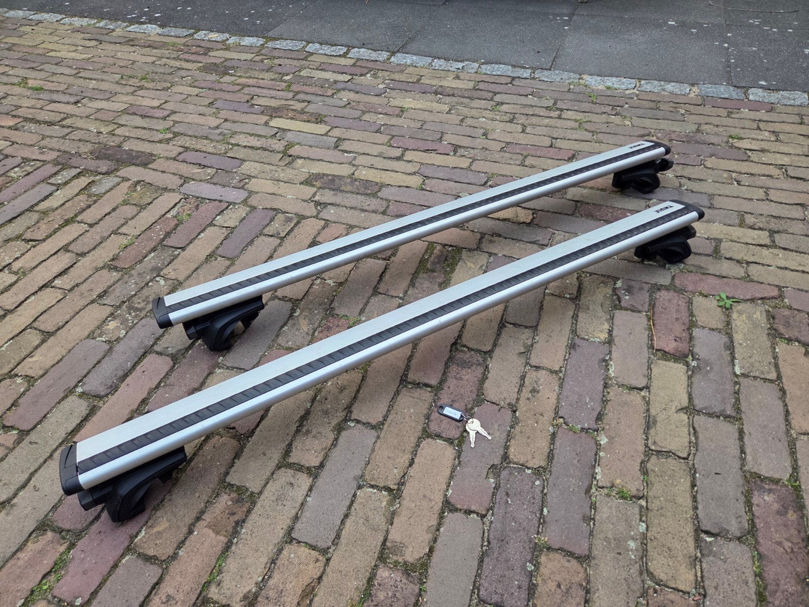 Thule Evo dragerset, raised rail, 118cm met slot en sleutels, Ophalen, Zo goed als nieuw