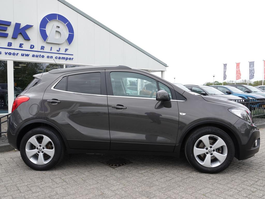 Opel Mokka 1.4 T 140PK Innovation AUTOMAAT SCHUIFDAK | TREKH, Auto's, Gebruikt, Euro 6, SUV of Terreinwagen, Zilver of Grijs