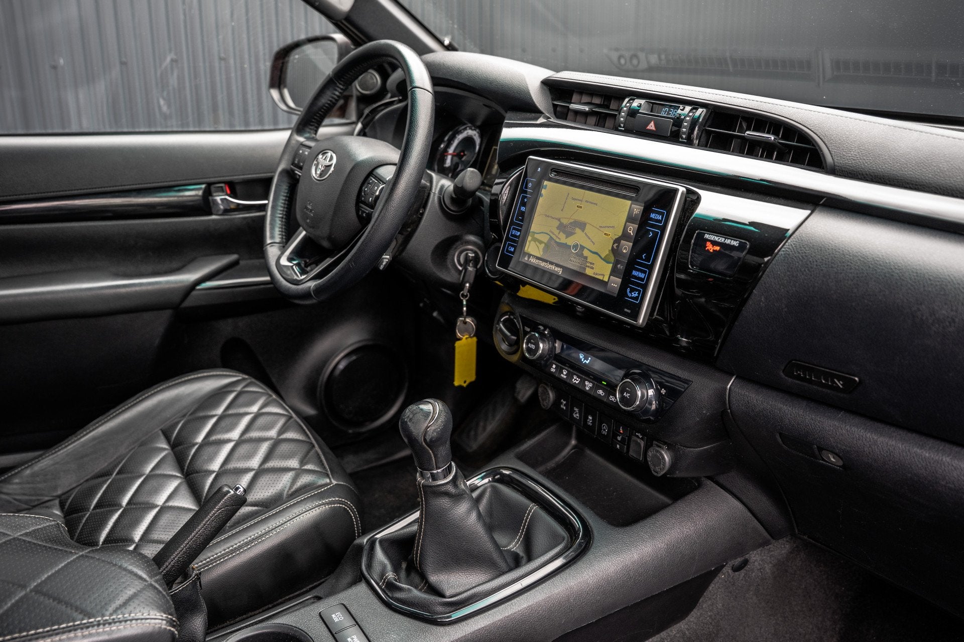 Toyota Hilux 2.4 D 4WD | 150 PK | LED | Camera | Cruise | Na, Auto's, 15 km/l, Gebruikt, 150 pk, Bedrijf