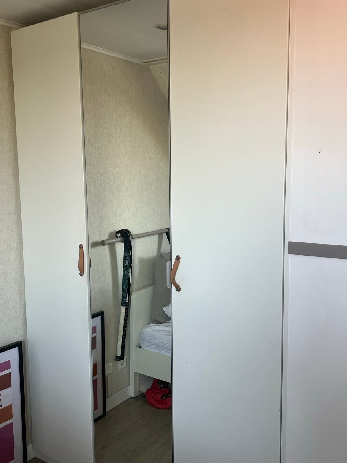 Witte kledingkast met spiegel en lades, Huis en Inrichting, Gebruikt, 100 tot 150 cm, 200 cm of meer, Ophalen of Verzenden