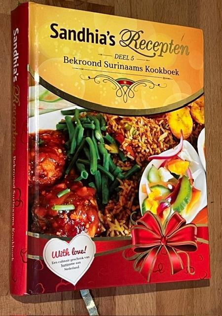 Sandhia 's Recepten. Deel 5. Surinaamse recepten. F.L.F 2018, Zuid-Amerika, Hoofdgerechten, Ophalen of Verzenden, Zo goed als nieuw