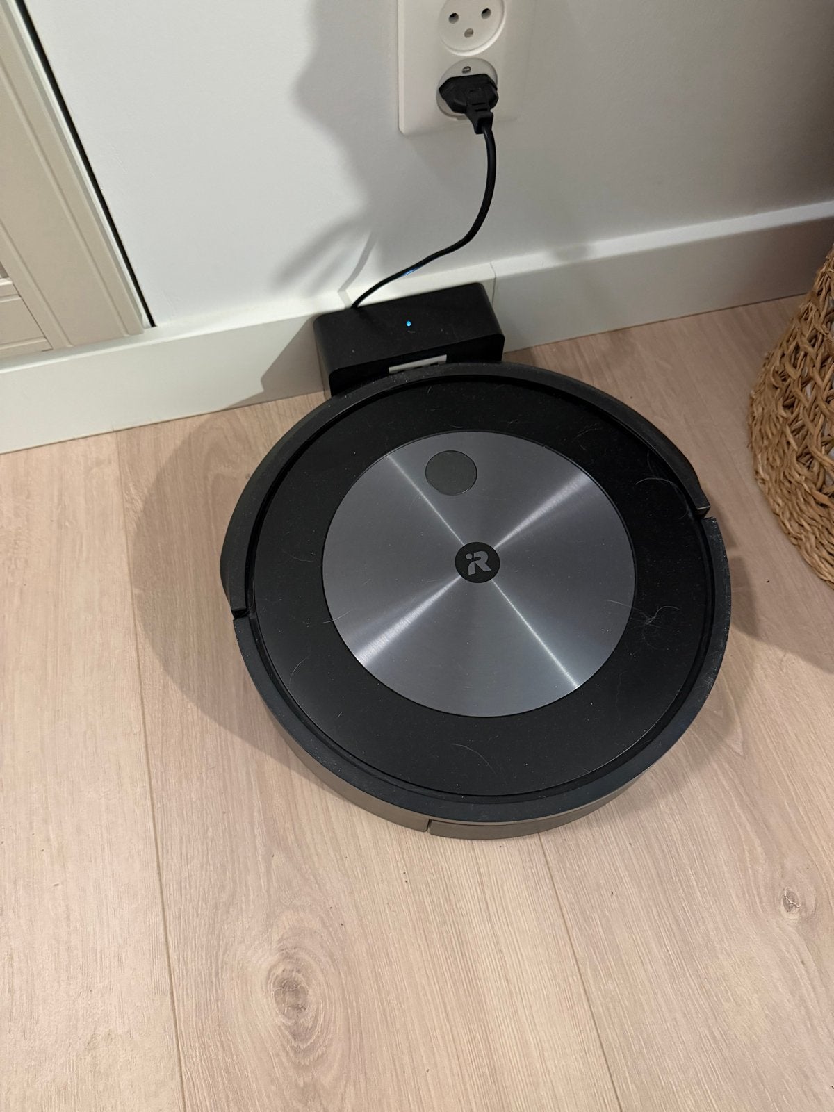 iRobot Roomba j7 stoofzuiger met oplaadstation en accesories, Witgoed en Apparatuur, Stofzuigers, Ophalen, Gebruikt, IRobot, Robotstofzuiger
