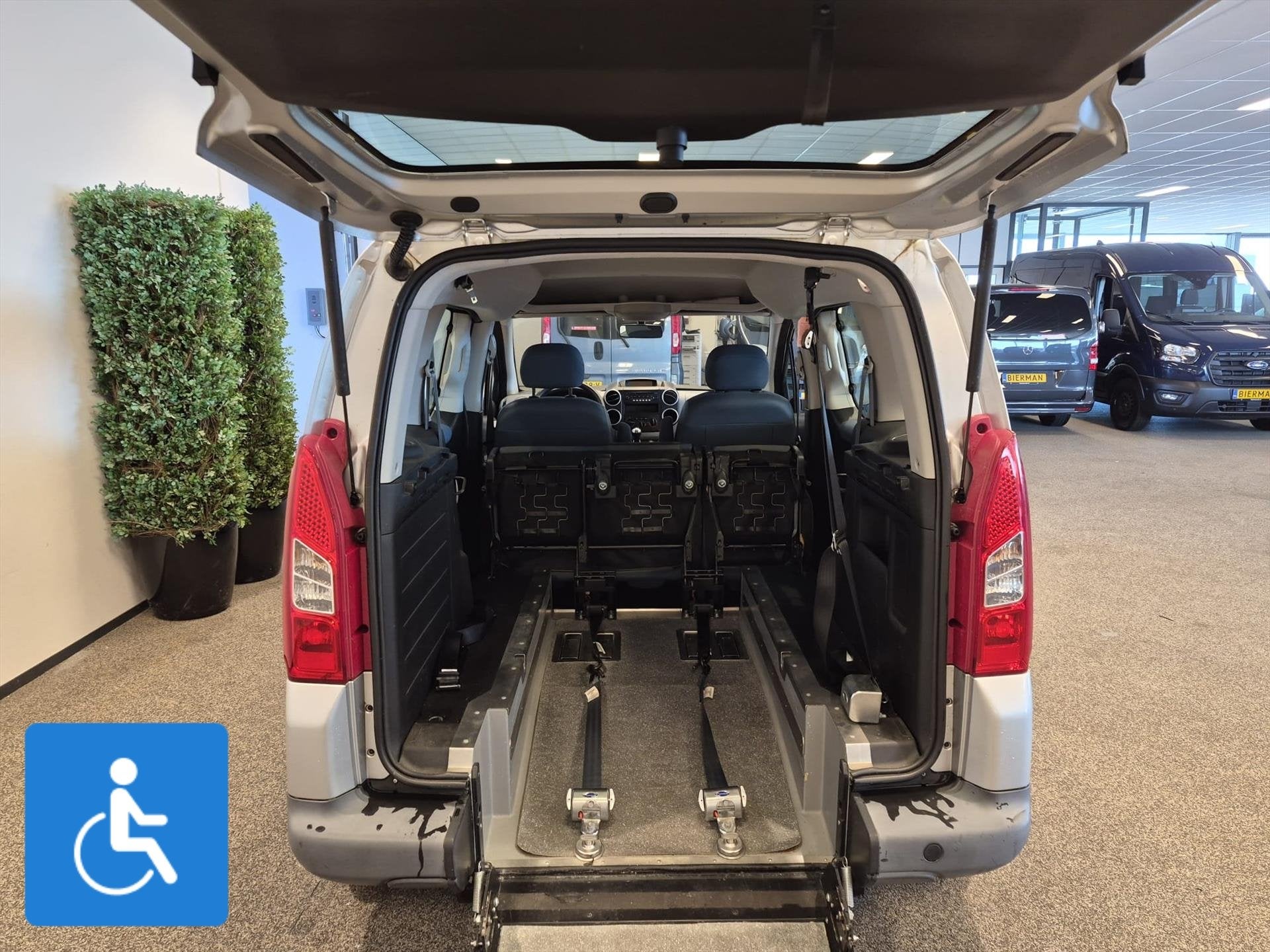 Citroen Berlingo Rolstoelauto 3+1 of 5+0 (airco), Voorwielaandrijving, Gebruikt, Handgeschakeld, Grijs