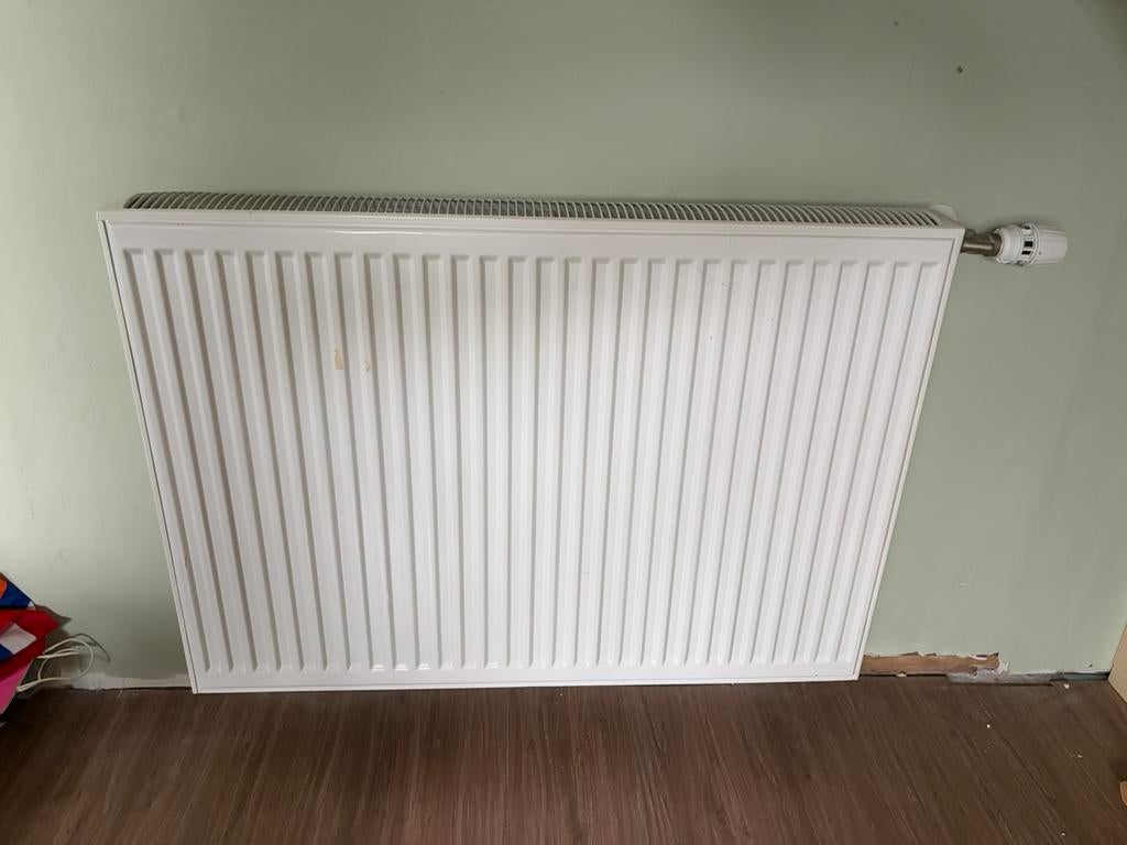 Radiator dubbelwandig met thermostaatkraan, 30 tot 80 cm, Radiator, Ophalen of Verzenden, Zo goed als nieuw