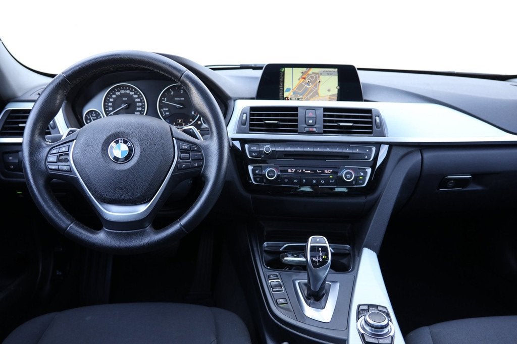 BMW 3-serie Touring 320d HANDEL/EXPORT | panoramadak | head-, Auto's, Automaat, 745 kg, Achterwielaandrijving, Euro 6