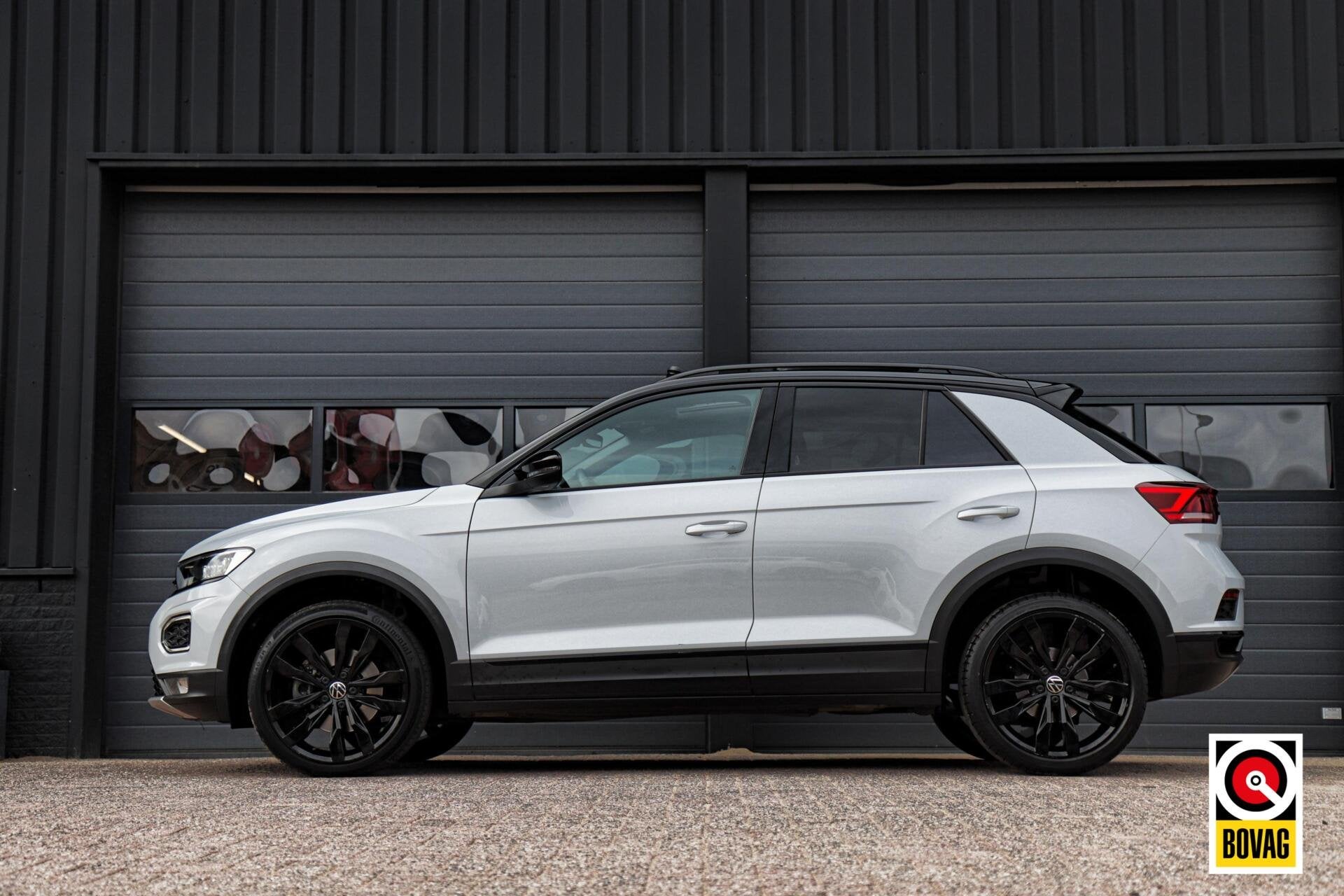 Volkswagen T-Roc 1.5 TSI Sport |LED|PANODAK|CARPLAY|CAMERA|V, Auto's, 4 cilinders, Bedrijf, SUV of Terreinwagen, 16 km/l