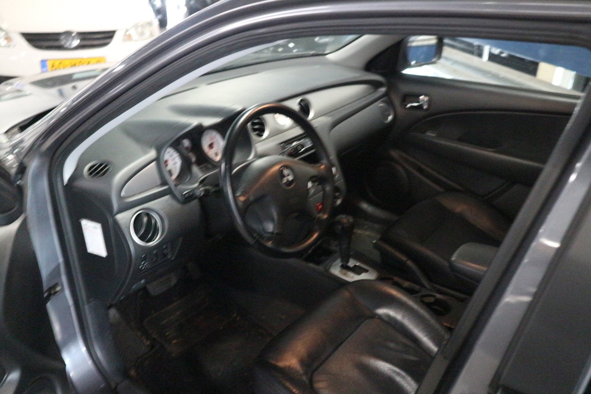 Mitsubishi Outlander 2.4 Instyle 4WD AUTOMAAT/ PANO/ TREKHAA, Automaat, 4 cilinders, Bedrijf, Verwarmde buitenspiegels