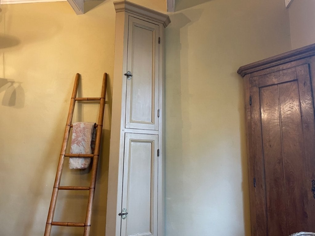 Hoekkast smal ondiep Uniek model 244 cm. Frans landelijk, Ophalen