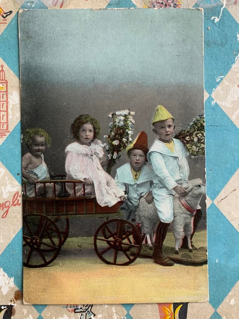 Vier kindjes met kar en schaap (CC), Ophalen of Verzenden, Voor 1920, Gelopen, Kinderen