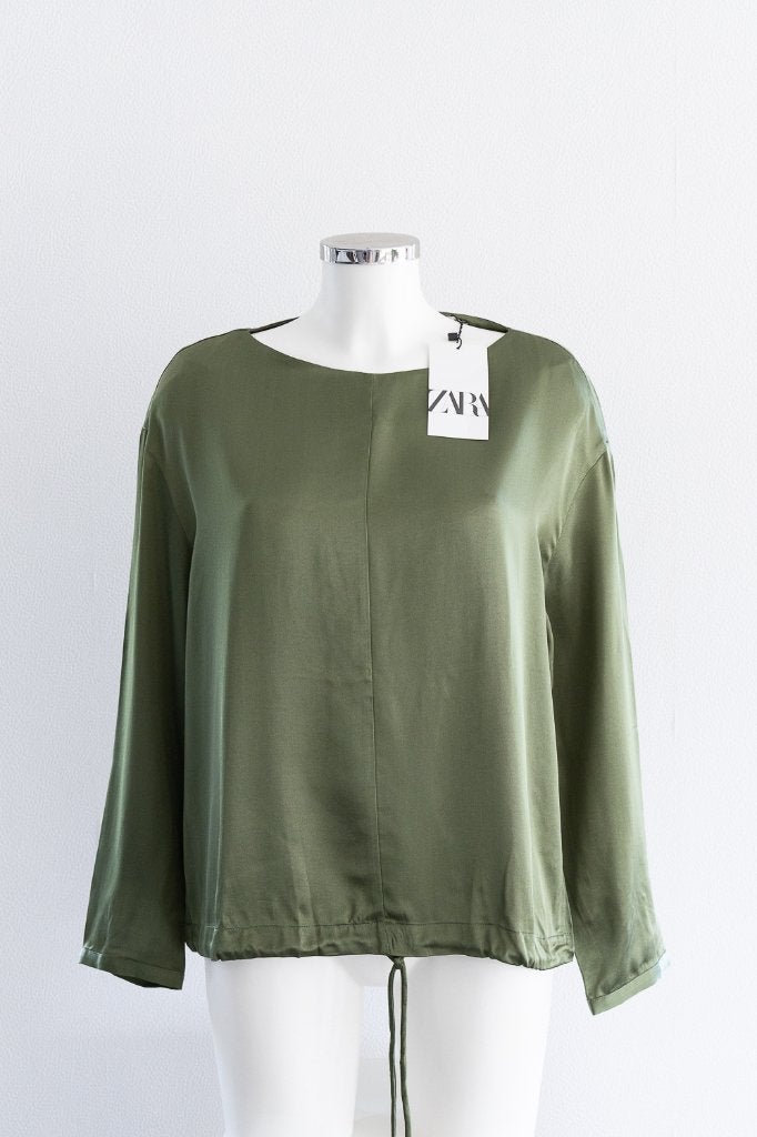 NIEUW! Groene zijdeachtige blouse van Zara (S), Kleding | Dames, Zara, Nieuw, Ophalen of Verzenden, Lange mouw
