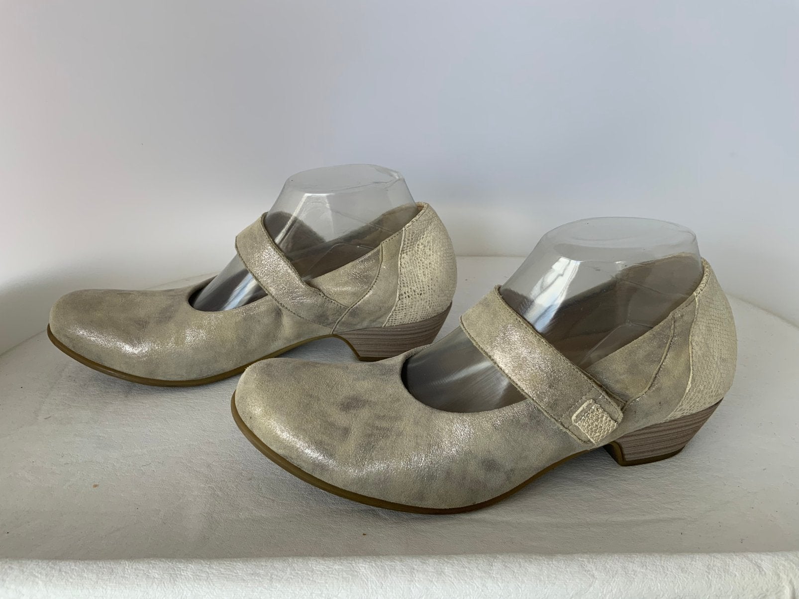 Durea 6 1/2 E (40E ) bandschoenen, Kleding | Dames, Schoenen met lage hakken, Overige kleuren, Ophalen of Verzenden, Zo goed als nieuw