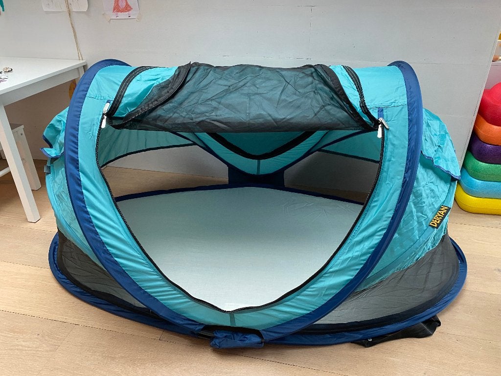 Deryan campingbedje inclusief matras, Ophalen, Gebruikt, Reisbedje