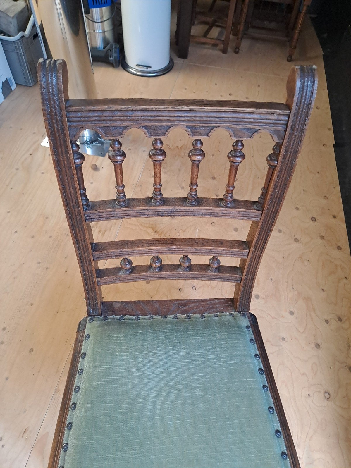 Antieke houten stoelen 6 stuks  met groene stoffen zitting, Ophalen