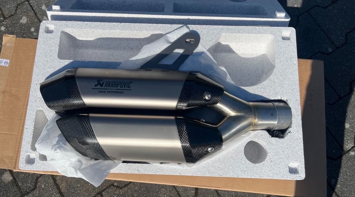 Gloednieuwe akrapovic BMW R1300GS, Motoren, Ophalen of Verzenden, Nieuw