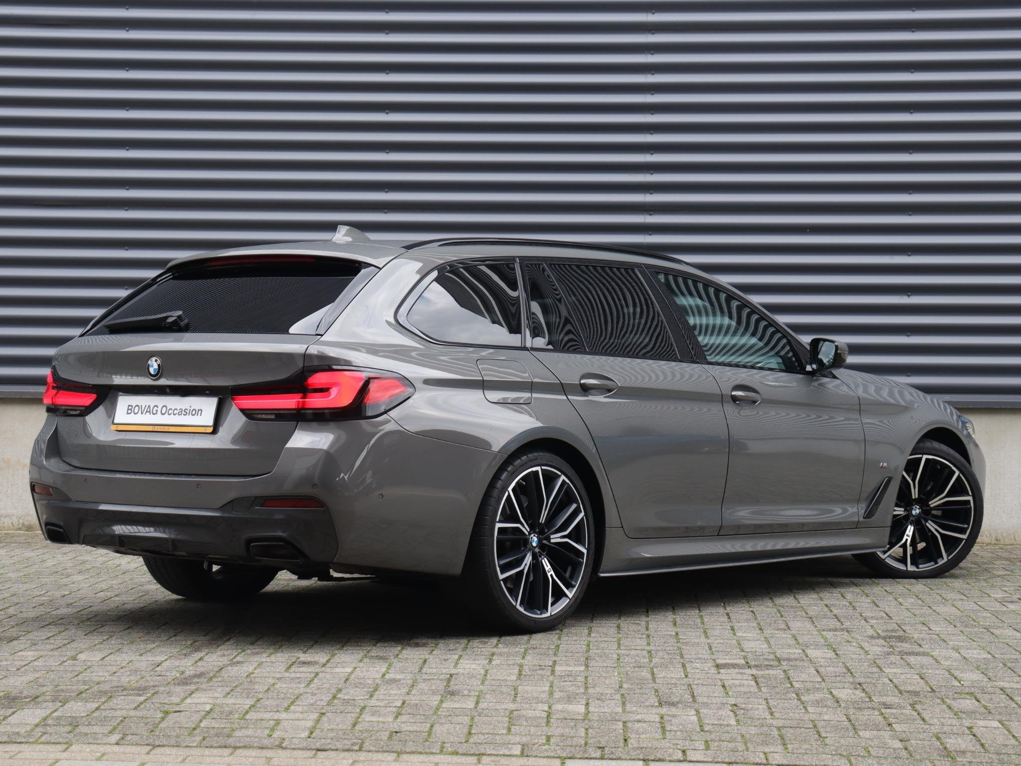 BMW 5-serie Touring 530i | M Sportpakket | Panodak | Trekhaa, Automaat, Gebruikt, 4 cilinders, Origineel Nederlands