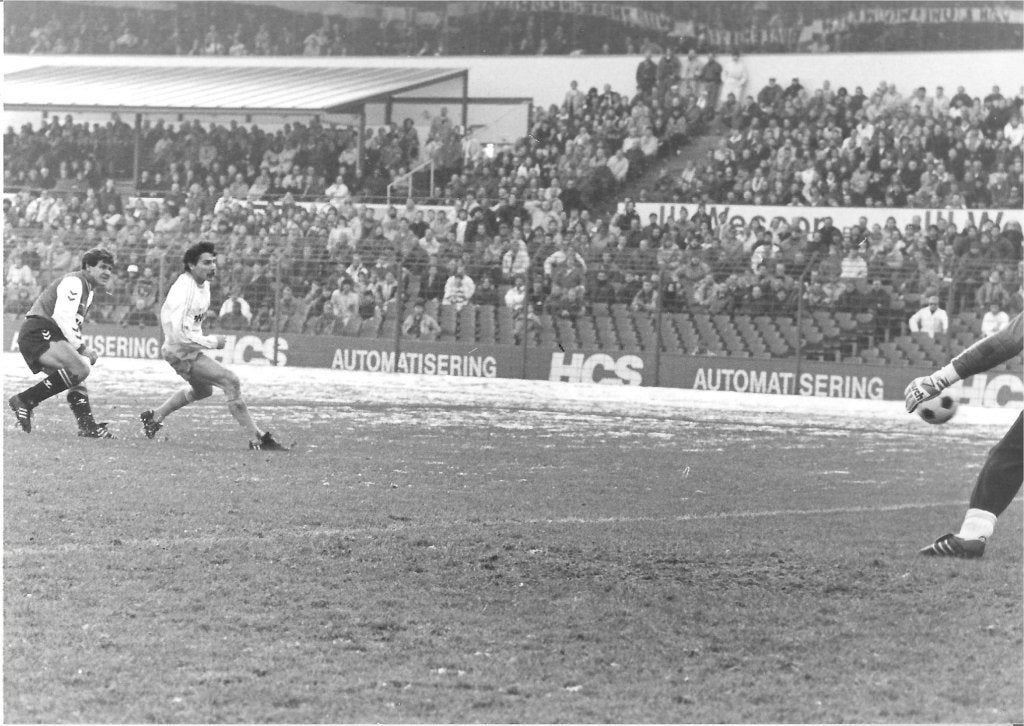 persfoto Piet Bouts 03-12-1989 Feyenoord - PSV, Verzamelen, Verzenden, Zo goed als nieuw, Feyenoord