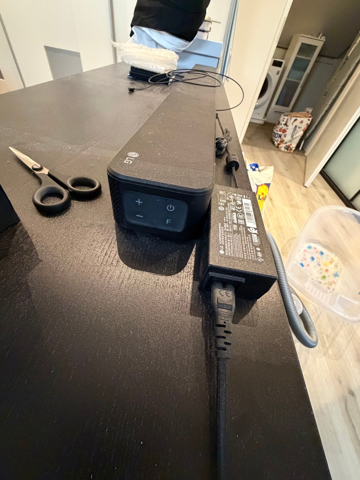 LG SL4Y Soundbar met draadloze subwoofer, Ophalen, Bluetooth, Zo goed als nieuw