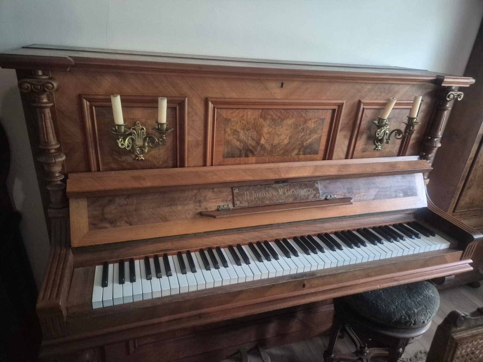 Antieke H. Jordans M. Gladbach Piano met nieuw klankbord, Ophalen, Gebruikt, Bruin, Piano