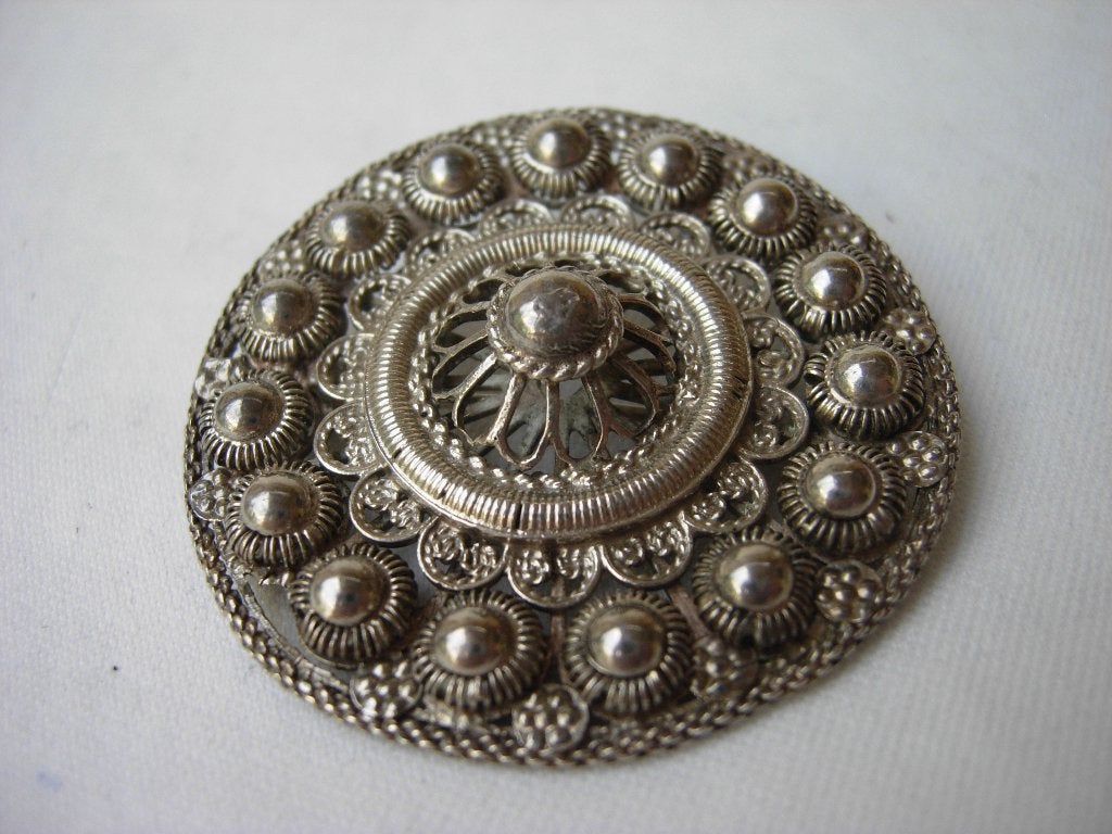 GROTE ZEEUWSE KNOP BROCHE., Verzenden, Zilver, Broche