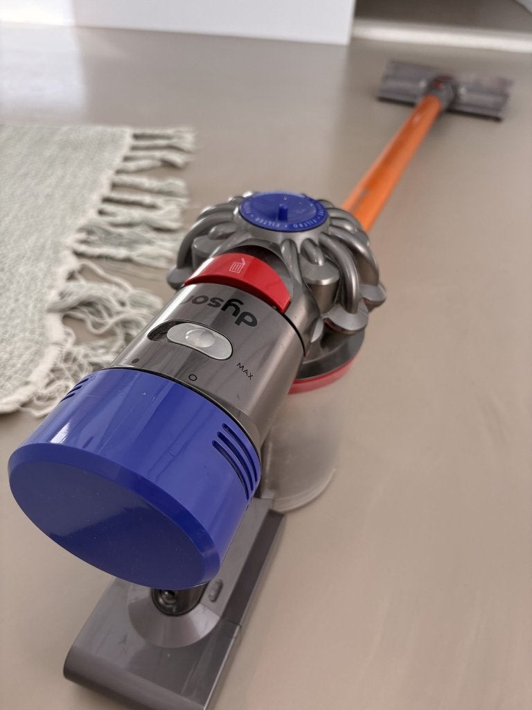 Dyson V8 Absolute steelstofzuiger met wandhouder, Ophalen, Gebruikt, Inclusief accessoires, Dyson