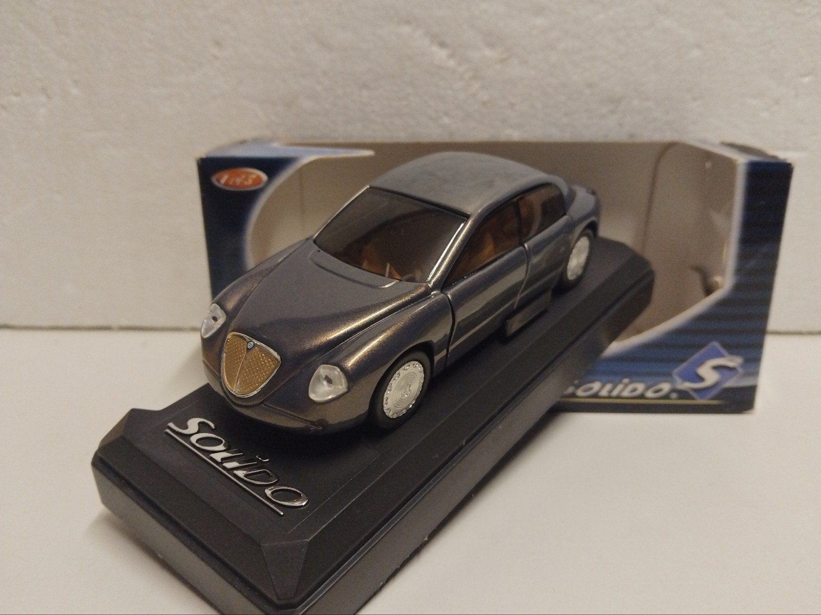 Solido 1:43 Lancia Dialogos antra limousine boxed, Hobby en Vrije tijd, Ophalen of Verzenden, Zo goed als nieuw, Auto, Solido