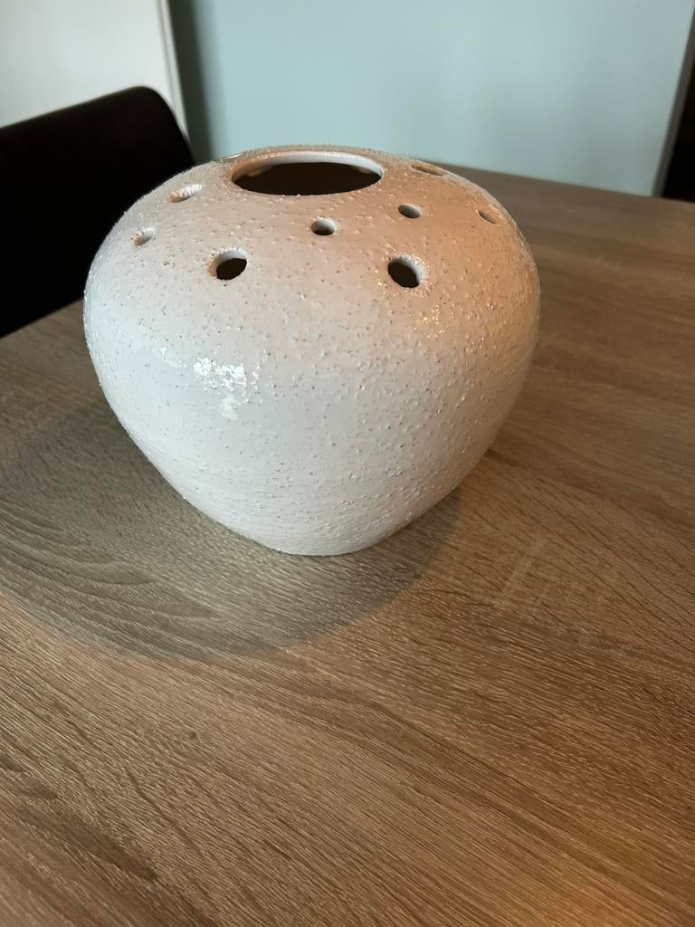 H&M Home vaas met gaten wit, Huis en Inrichting, Woonaccessoires | Vazen, Wit, Aardewerk of Porselein, Nieuw, Ophalen of Verzenden