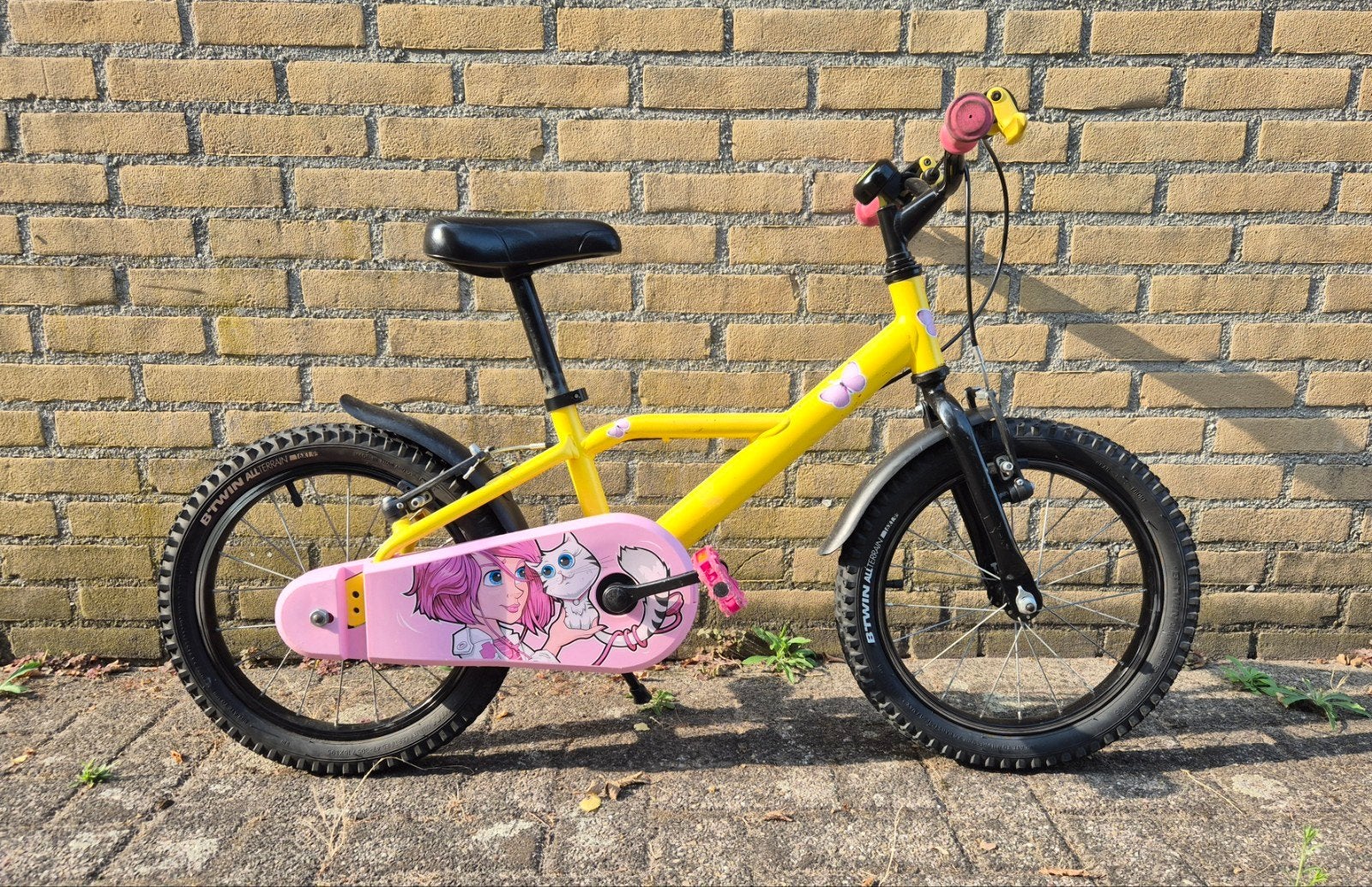 BTWIN kinderfiets 16 inch 4-6jaar geel/roze all terrain, Fietsen en Brommers, Fietsen | Kinderfietsjes, Ophalen, Velgrem, Btwin Decathlon