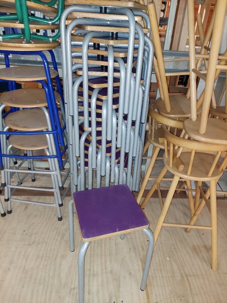 Set van 19 stapelbare krukken / BSO-krukken - De Beleving, Ophalen, Zo goed als nieuw, IJzer
