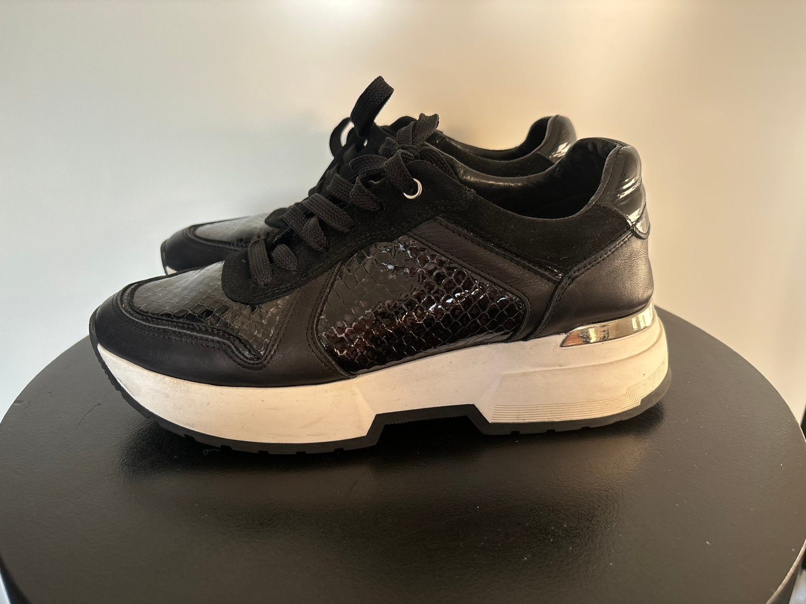 Manfield zwart sneakers maat 40, Kleding | Dames, Schoenen, Zwart, Ophalen of Verzenden, Sneakers of Gympen, Zo goed als nieuw