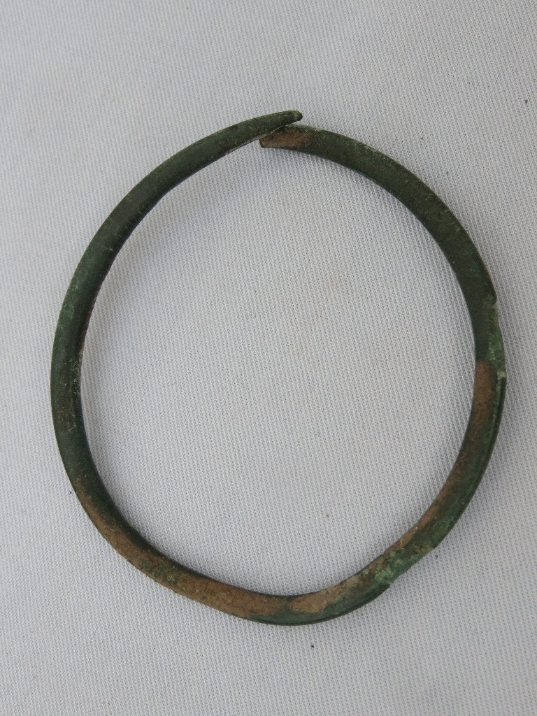 Keltische bronzen armband - ca. 2500 jaar oud - bodemvondst, Ophalen of Verzenden, Brons, Armband