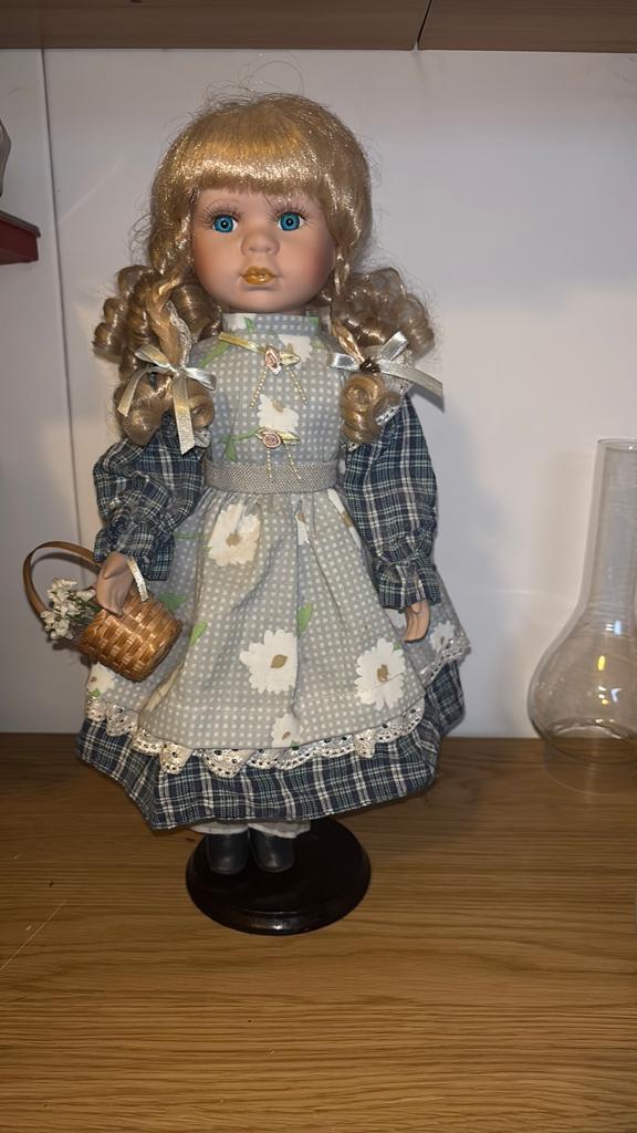 Vintage Porseleinen Pop met Mandje - Decoratief, Verzamelen, Ophalen of Verzenden, Gebruikt, Pop