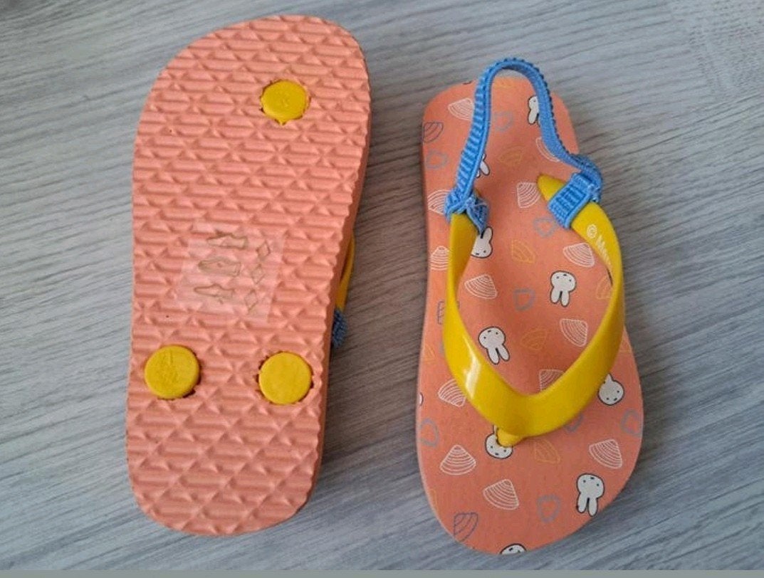 Nieuw paar Nijntje slippers maat 21 - 22, Jongetje of Meisje, Overige typen, Ophalen of Verzenden, Nieuw