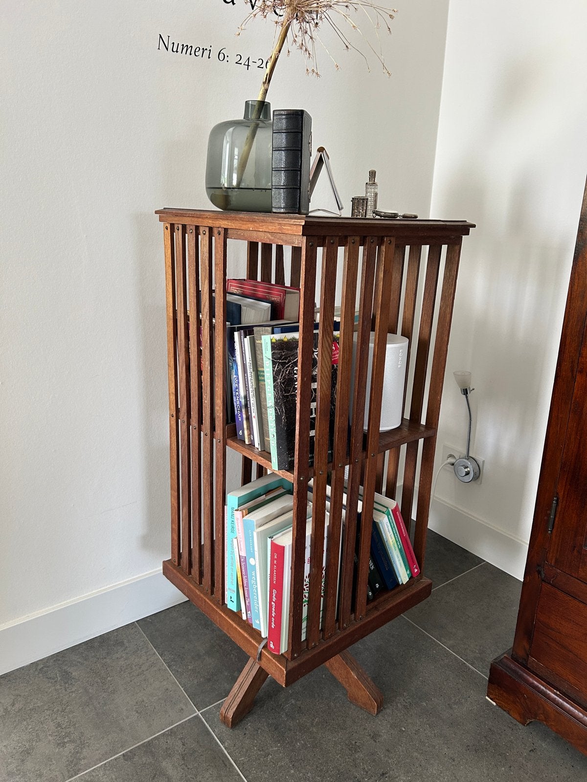 Vintage houten boekenmolen / draaibare boekenkast, Ophalen, Met plank(en), Minder dan 50 cm, Gebruikt