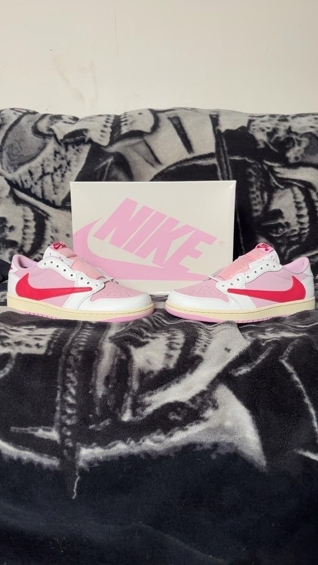 Nike Air Jordan 1 Low Travis Scott tropical Pink, Ophalen of Verzenden, Nieuw, Overige kleuren, Sneakers of Gympen