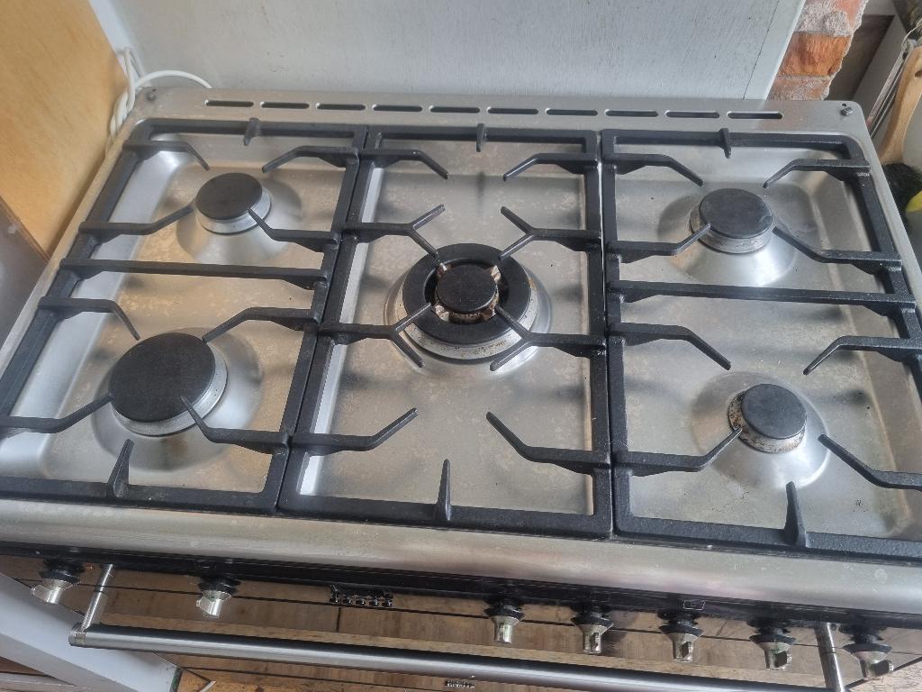 Smeg Fornuis met 5 gaspitten en oven - Zwart/RVS, Huis en Inrichting, Ophalen, Gebruikt, Zwart, 50 tot 100 cm