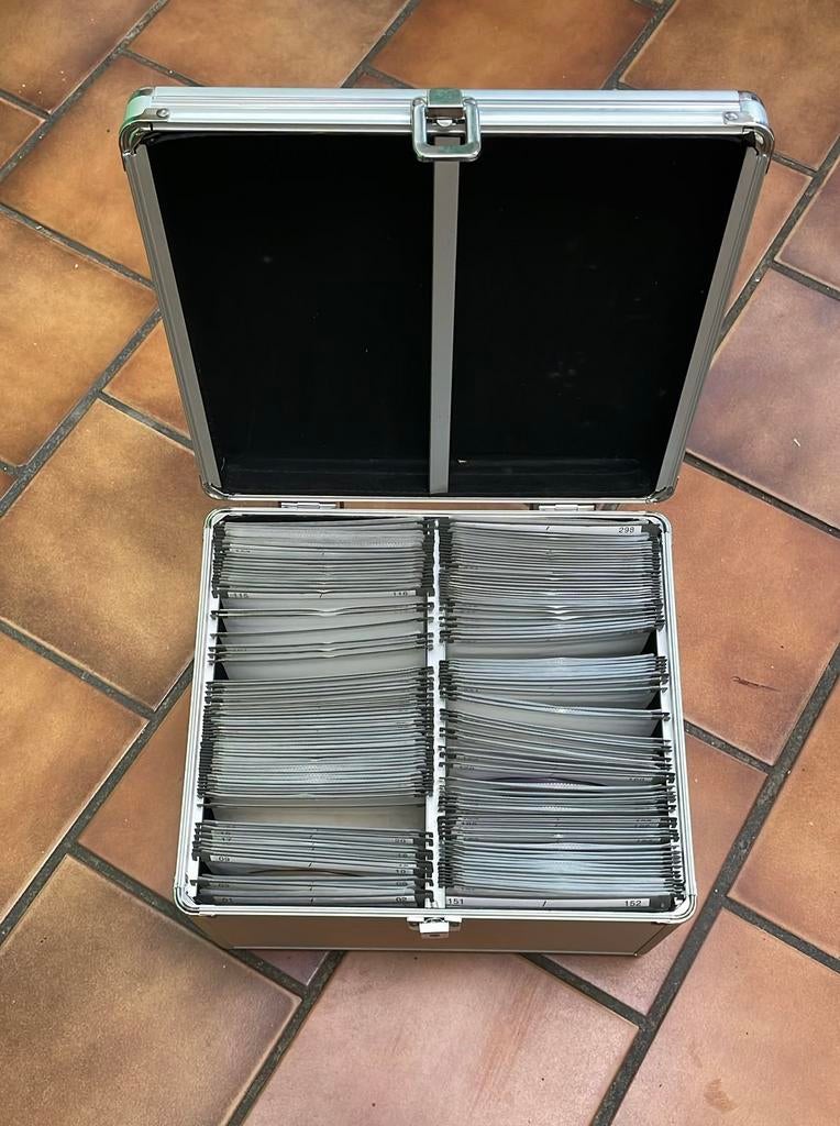 Cd/dvd opbergkoffer, Ophalen, Zo goed als nieuw, Kunststof, Cd's