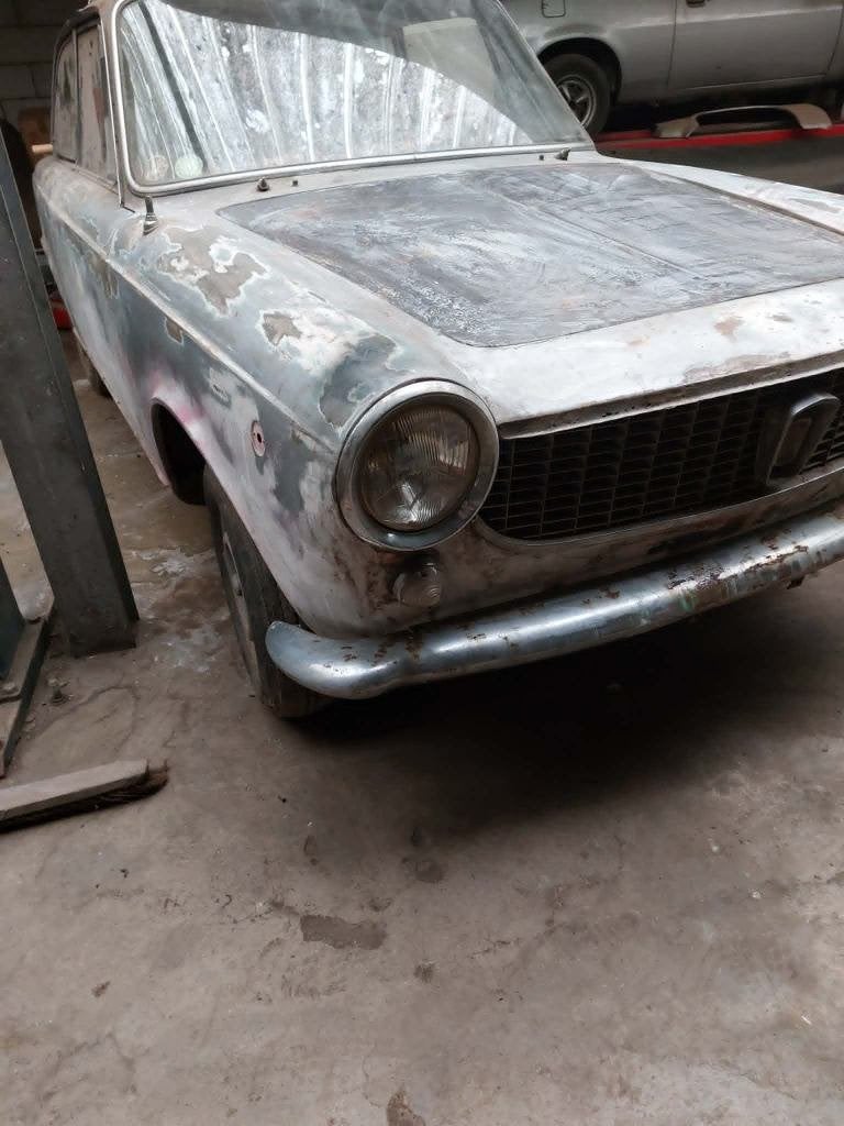 Foto 2 van Fiat Vignale 1500S  coupe 1966 schuurvondst , zeldzaam