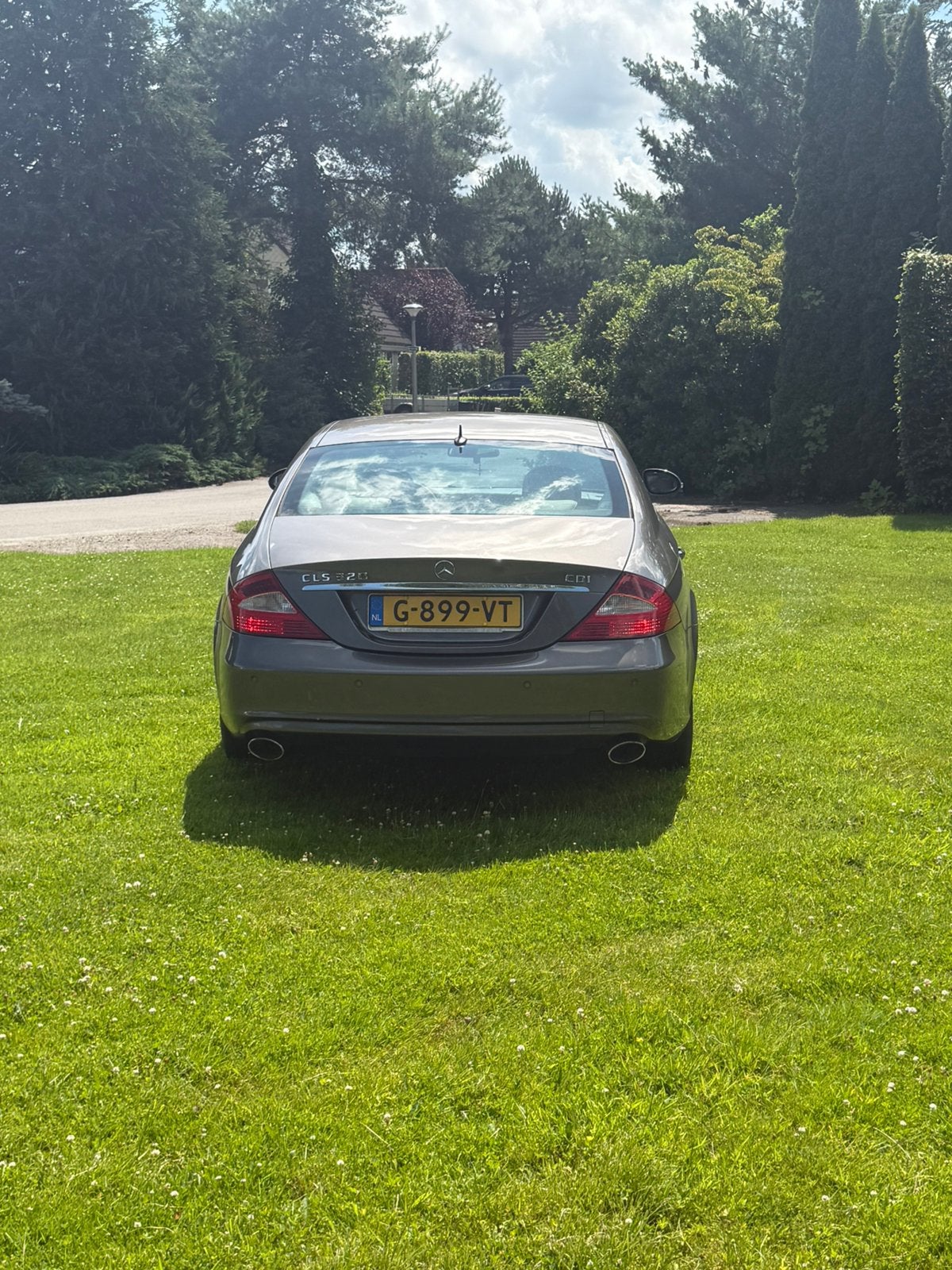 Mercedes-Benz CLS 3.0 CDI Cls320 AUT 2005 Grijs, Auto's, Mercedes-Benz, Achterwielaandrijving, Beige, 4 stoelen, 2987 cc
