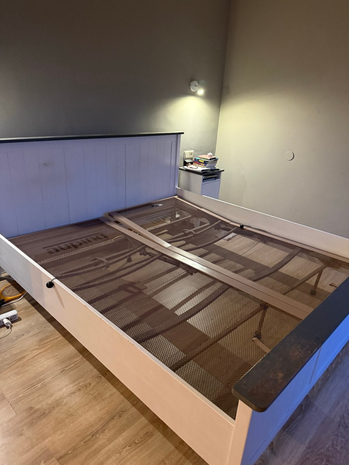 Bed met ombouw. 2 Auping bedspiralen 90x197 cm., 90 cm, Tweepersoons, Ophalen of Verzenden, Hout