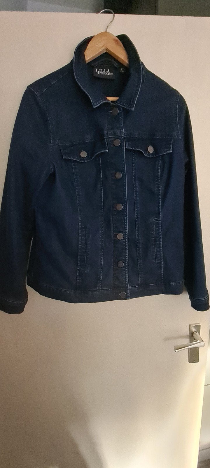 Ulla Popken spijkerjasje donkerblauw maat 48 - ZGAN, Ophalen, Blauw, Maat 46/48 (XL) of groter, Ulla Popken