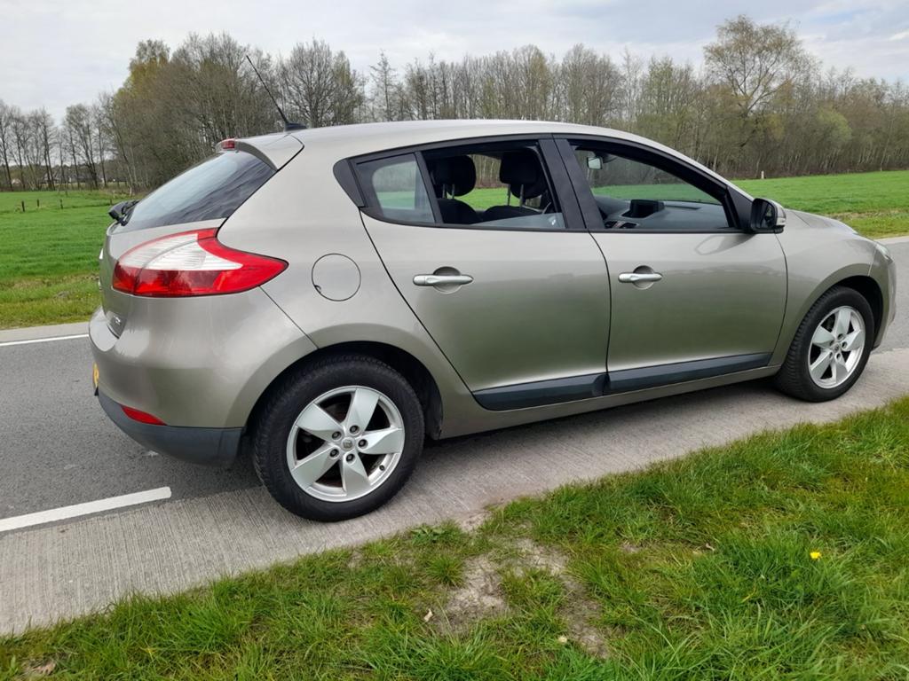 Mégane 1.4 TCE 2011 mooi zuinig 6 bak boekjes zeer kompleet, Auto's, Renault, Voorwielaandrijving, Stof, 4 cilinders, Beige