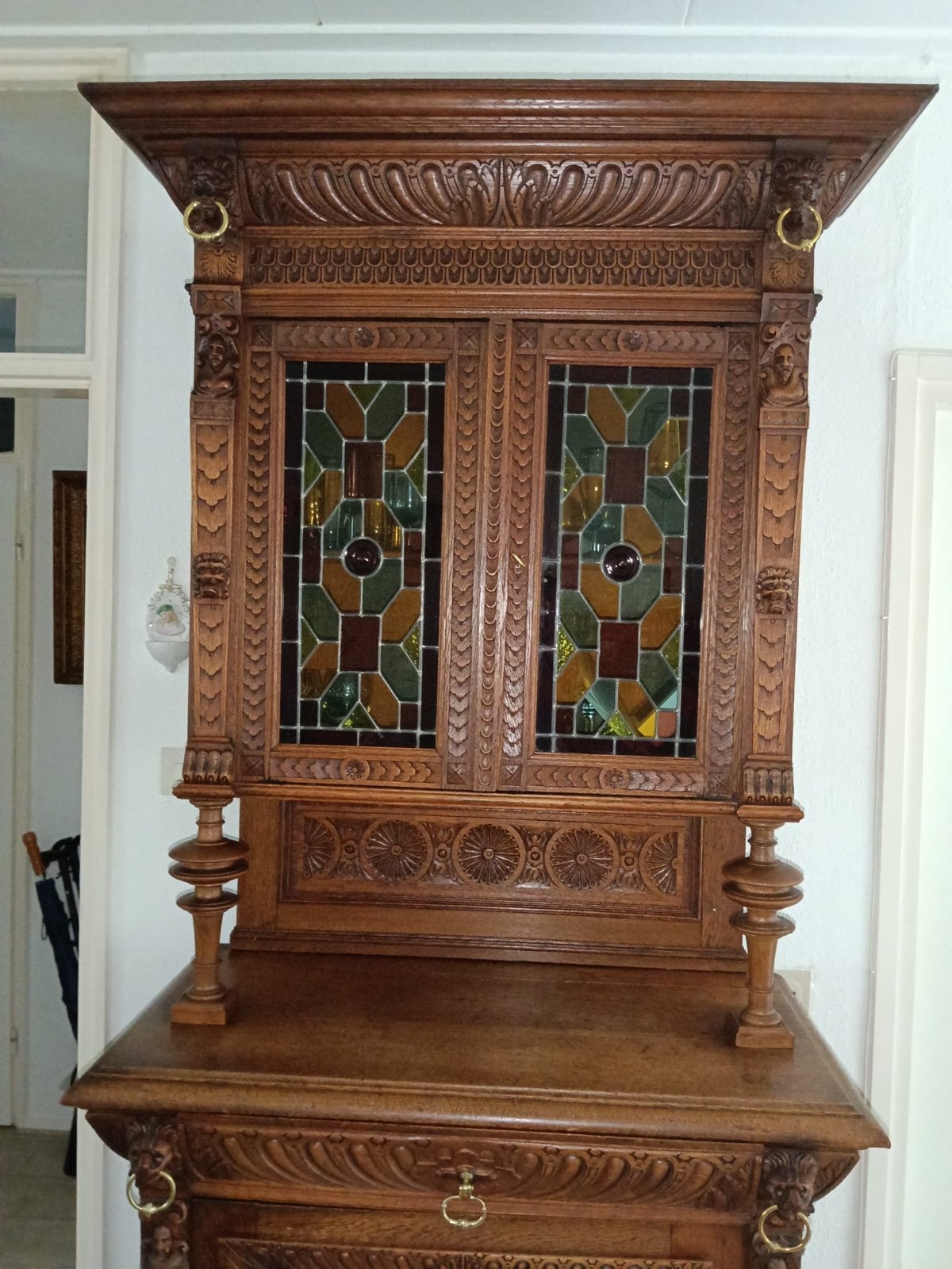 Mechelse antieke buffetkast met glas in lood. Goede staat., Antiek en Kunst, Ophalen