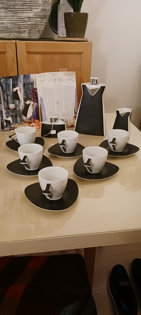 Van Nelle zeldzaam handgem. STRAVA porselein koffieservies., Huis en Inrichting, Keuken | Servies, Ophalen of Verzenden, Zo goed als nieuw