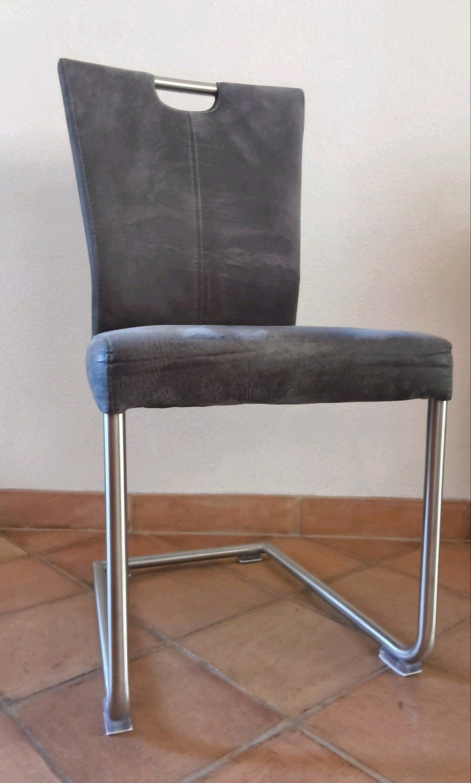 Moderne eetkamerstoelen ,4 stuks.  Graag voor vrijdag weg., Ophalen, Gebruikt, Stof, Vier