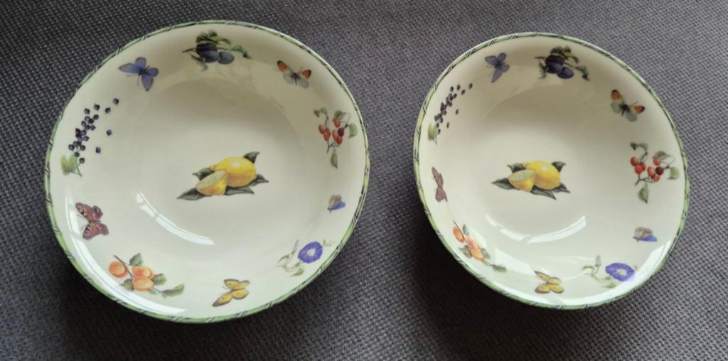 2 Janneke Brinkman schalen, Huis en Inrichting, Keuken | Servies, Ophalen, Zo goed als nieuw, Aardewerk, Schaal of Schalen