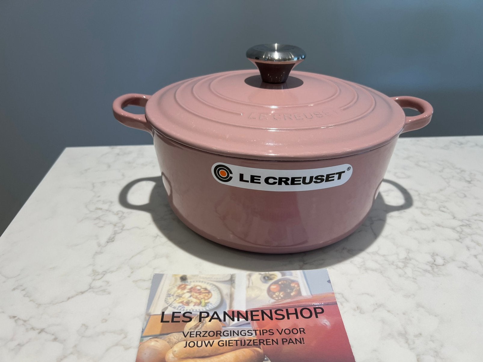Le Creuset Tradition braadpan 24 cm French Rosé zeer mooi, Met handvatten, Le Creuset, Ophalen of Verzenden, Zo goed als nieuw