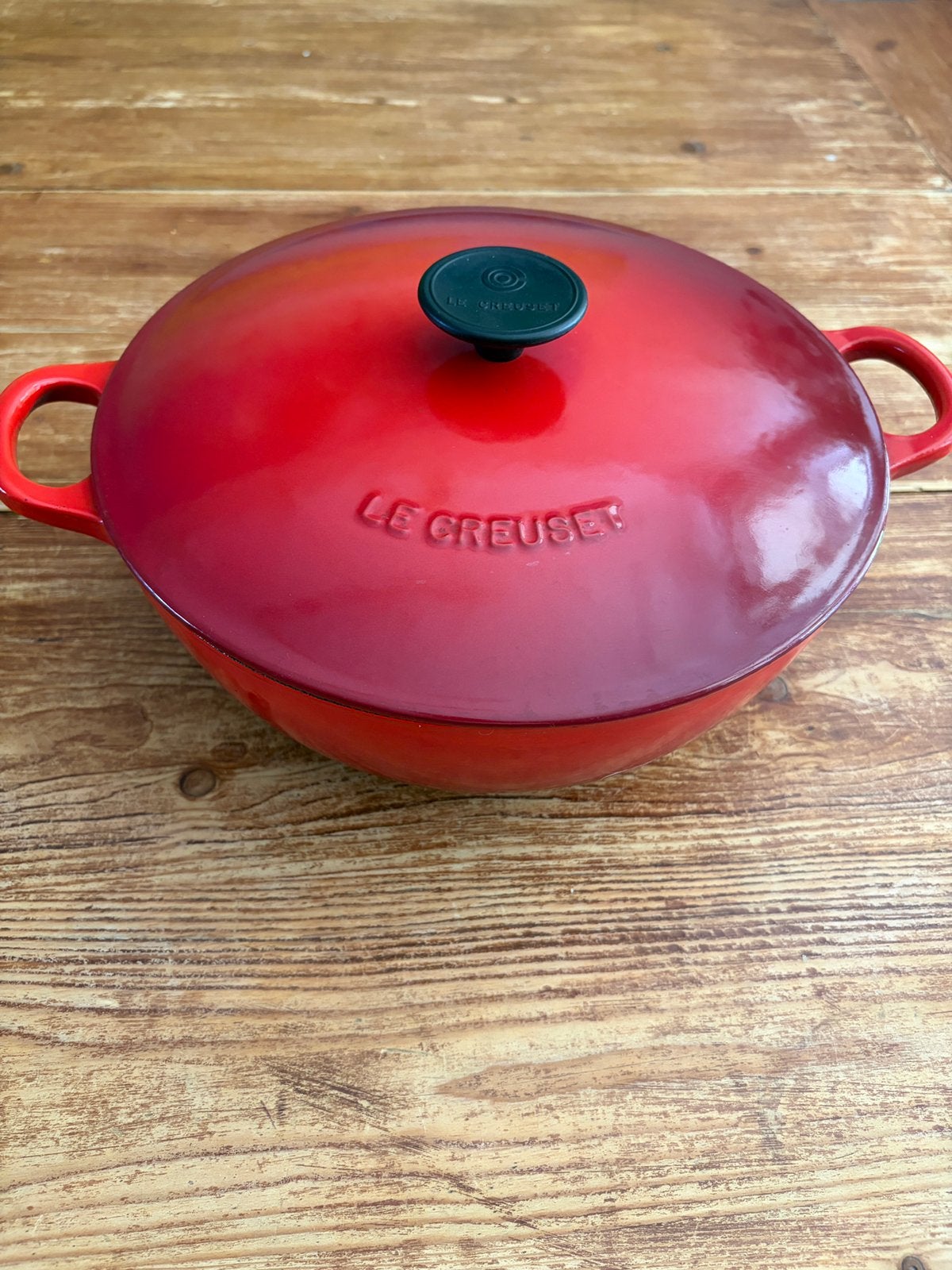 Le Creuset braadpan 26cm Marmite kersenrood gietijzer netjes, Huis en Inrichting, Keuken | Potten en Pannen, Gebruikt, Le Creuset