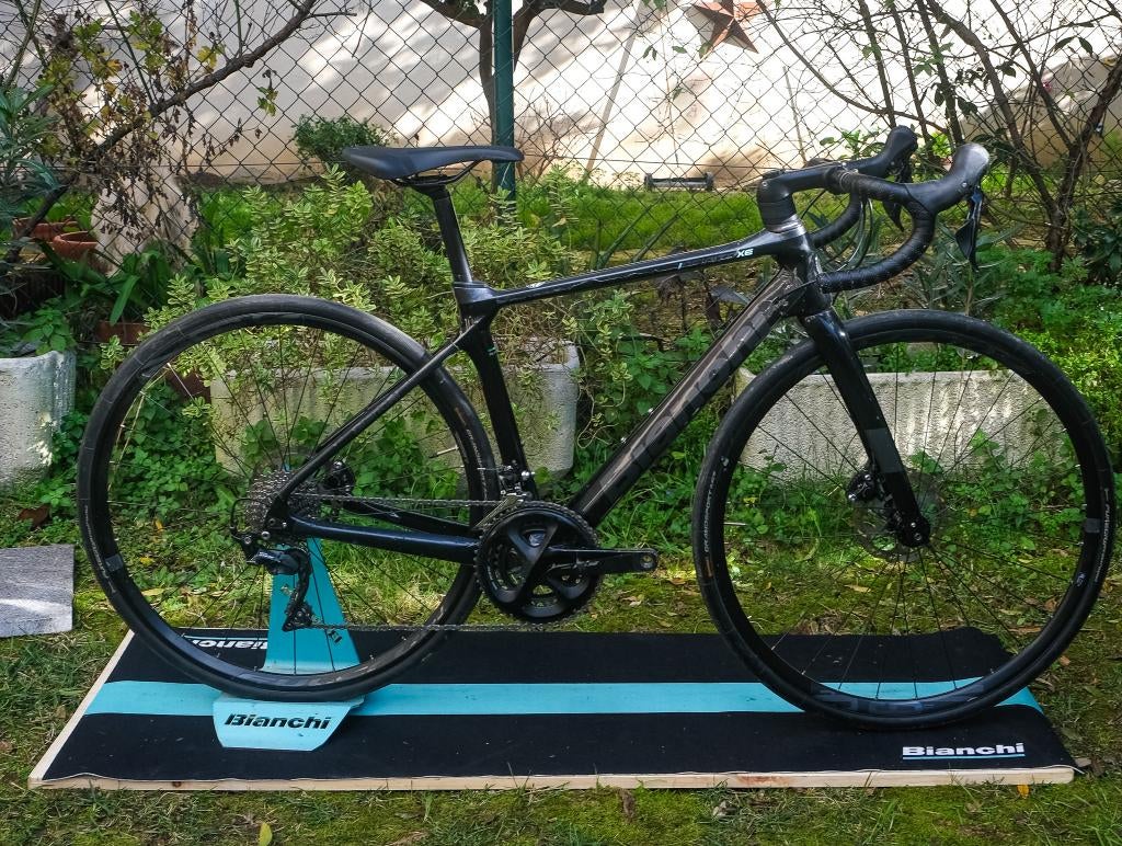 Bianchi Infinito 55 XE 105 2023, 28 inch, Gebruikt, Carbon, Heren